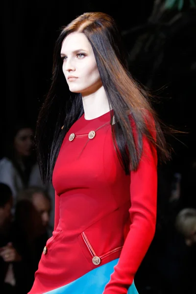 Look 10